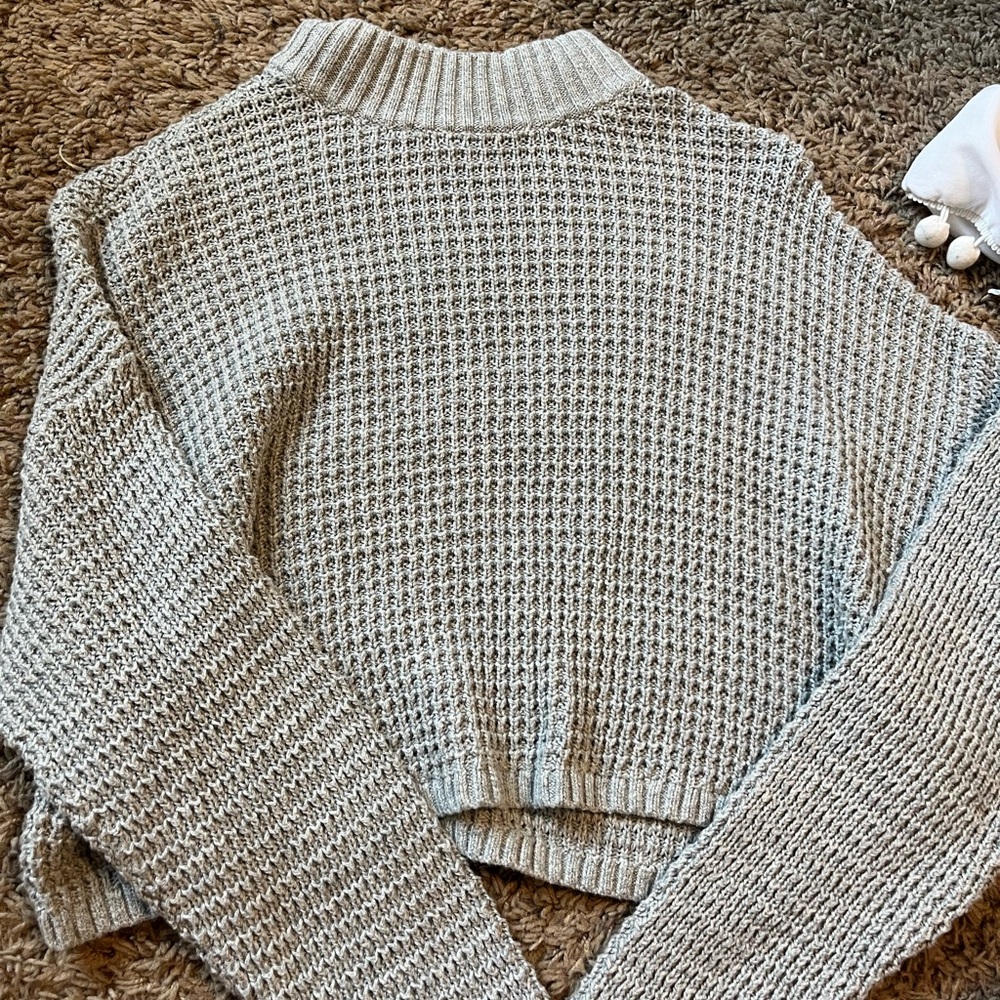 Hollister Gray cropped sweater - size small.